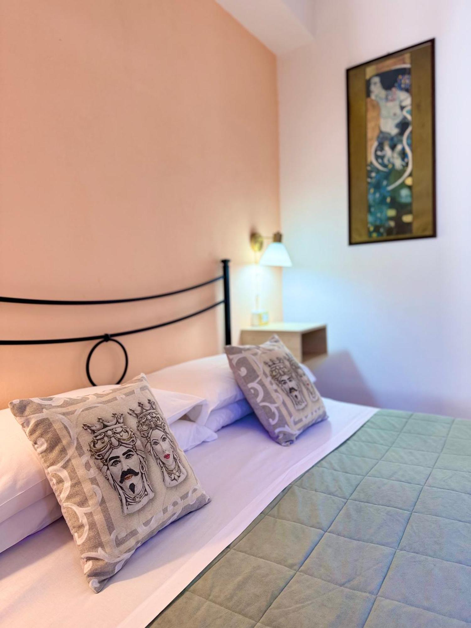 Taormina'S Sun Bed & Breakfast Exterior photo